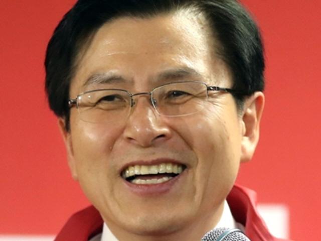 <strong>KT</strong> 새노조 “황교안·정갑윤 아들도 <strong>KT</strong> 근무”…채용비리 의혹 제기