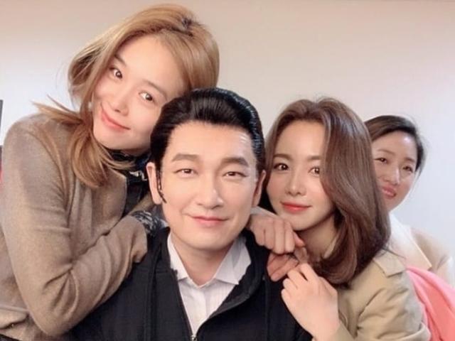 연예인들도 <strong>사진</strong> 한 번 찍으려고 줄 서러 기다리는 배우