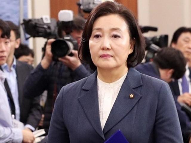 “깜깜이” “망신주기”…<strong>박영선</strong> 청문회 시작부터 ‘고성’