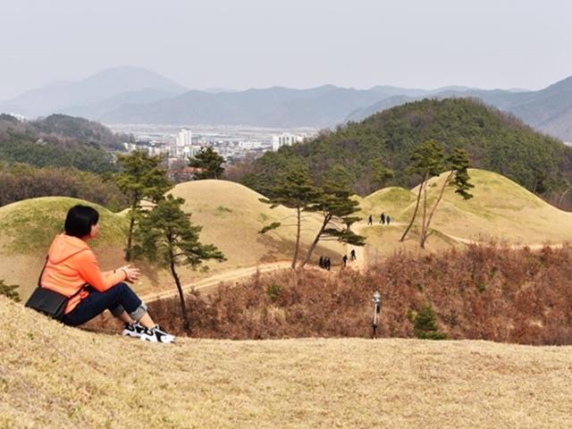 아득한 세월 품은 700개의 무덤…신비한 침묵