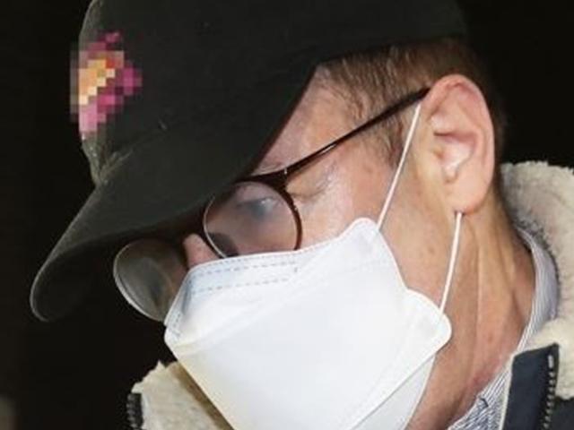 ‘삭발·제모’로 2차례 빠져나간 로버트 할리…3번째는 안통했다