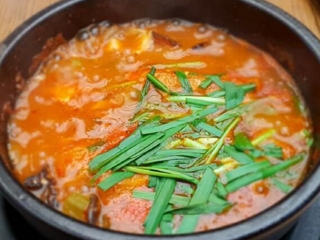 진한 국물로 사계절 사랑받는 서울 <strong>국밥</strong> <strong>맛집</strong> 추천