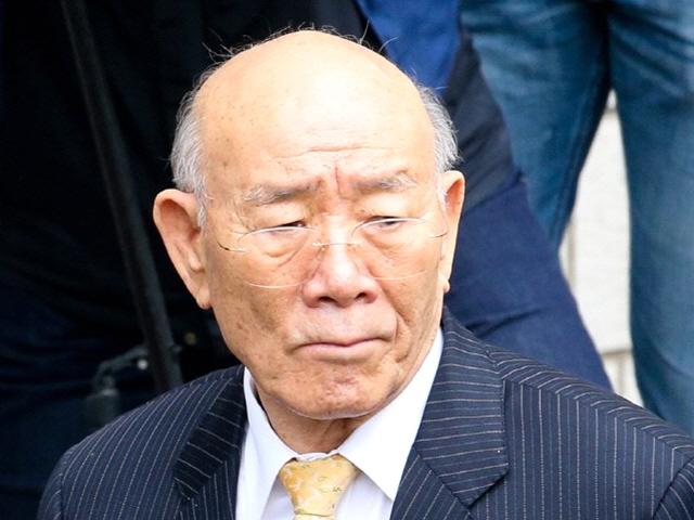 [단독]전두환 “광주시민 계엄군 구타 사진 찾아라” 지시