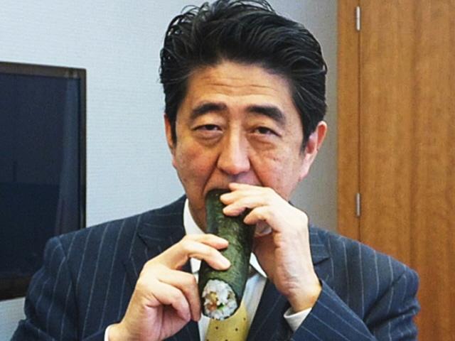 '<strong>후쿠시마</strong>산 먹방' 아베, 日도 등돌렸다