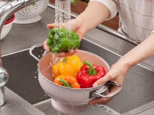 과일·채소 먹을 때 농약 제거하는 법...오해와 진실
