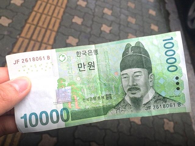 ATM기기에 남겨진 돈을 주우면 위험할 수 있는 이유