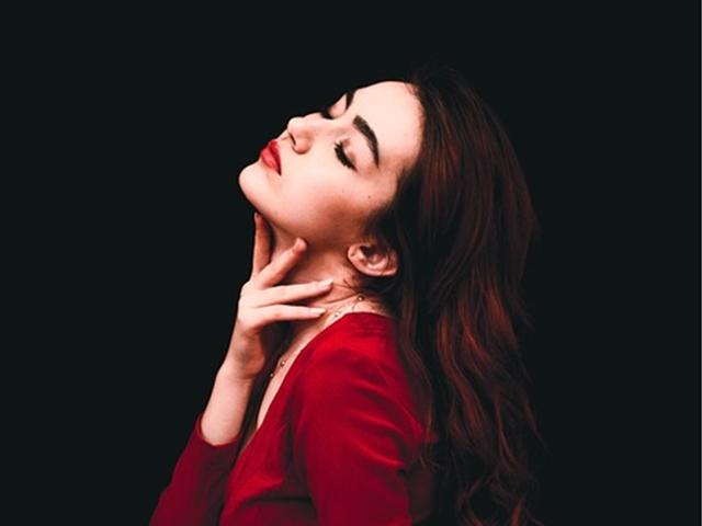 사람을 홀리는 <strong>RED</strong>? 예뻐 보이고 싶다면 "빨간 옷을 입어라"