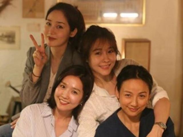핑클 완전체 예능, '<strong>효리네</strong> <strong>민박</strong>' 윤현준 CP와 손잡았다…제목은 '미정'