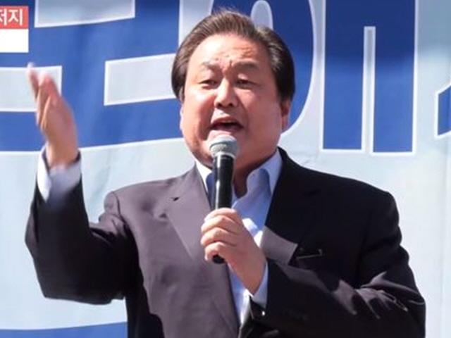 김무성 “4대강 사업은 큰 업적, 보 해체 시 <strong>청와대</strong> 폭파하자”