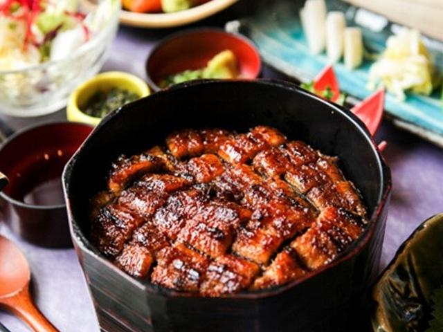 두껍고 크다! 대표 보양식 장어덮밥 맛집 추천