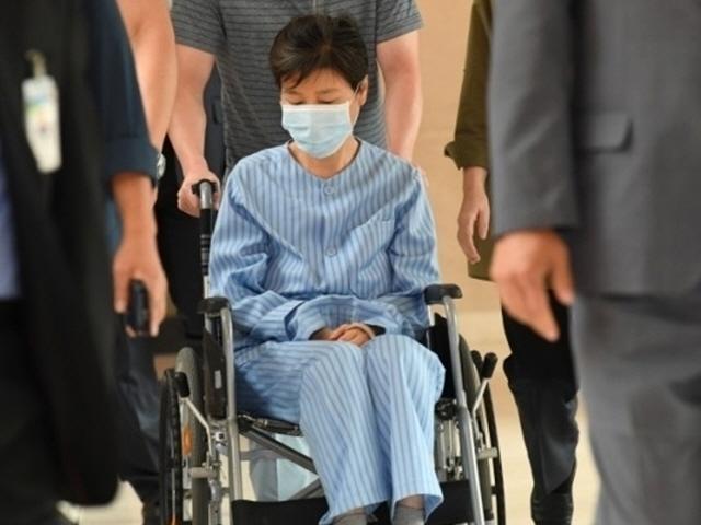 박근혜, 허리 통증 병원행…형집행정지 기각 후 첫 외출