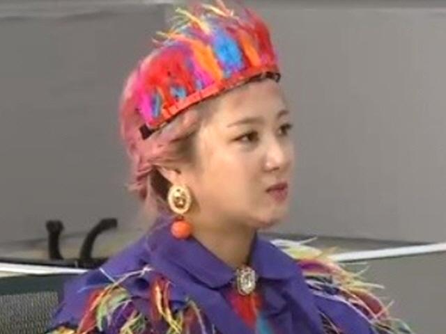 '나혼자산다' 박나래, 이시언 집들이 게임 중 화사 챙기는 헨리에게 썸 경고