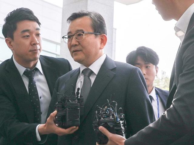 성범죄 빠진 <strong>김학의</strong> 구속 청구…검찰, <strong>김학의</strong> 재수사 ‘분수령’