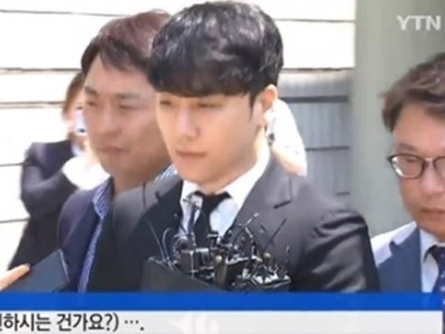 법원 앞서 보인 미소+<strong>공권력</strong> 조롱 "X같은 한국 법, 그래서 사랑해"