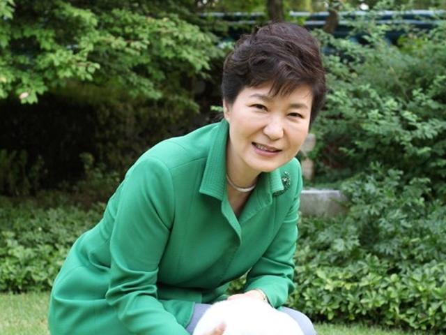 “대운 들어와”…정보경찰, 박근혜 위해 ‘점’까지 보러 다녔다