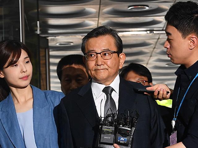 '불사조' <strong>김학의</strong> 결국 무너졌다