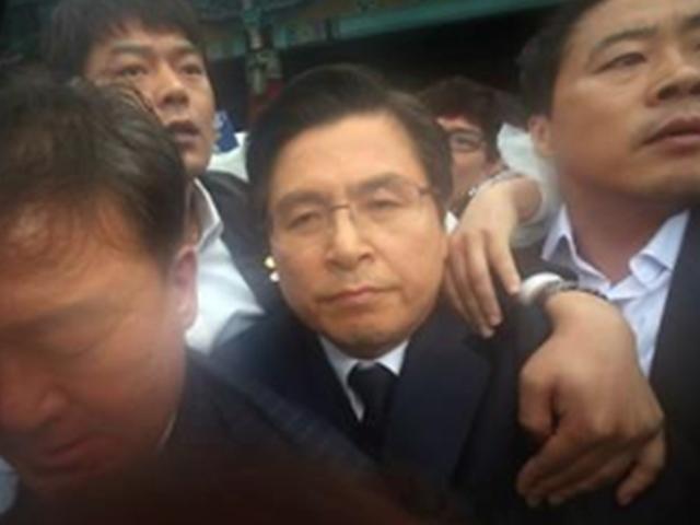 황교안 대표, <strong>5.18</strong>기념식 참석…일부 시민 ‘거센 반발’