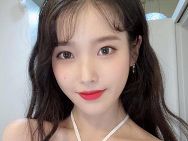 <strong>아이유</strong>, 바닥케이크 먹는 영상 보니...`역대급 팬사랑`