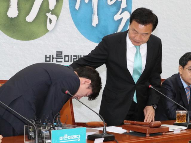 <strong>하태경</strong> '정신퇴락' 발언, 손학규에 공식사과…'90도 인사'