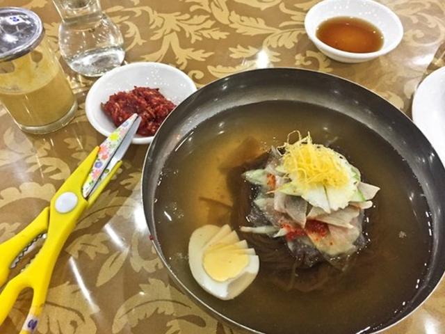 맛 없기로 유명한데···캄보디아 北식당 왜 인기일까
