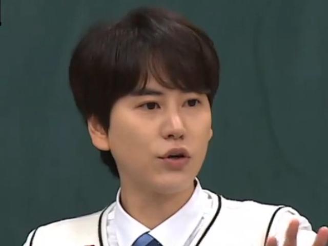 '<strong>아는형님</strong>' 규현 "훈련소서 샤워하는데 30명이 힐끗 쳐다봐"