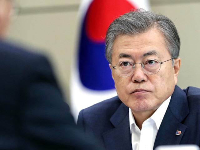 ‘文대통령 탄핵’도 <strong>청원</strong> 20만 돌파…난감한 靑