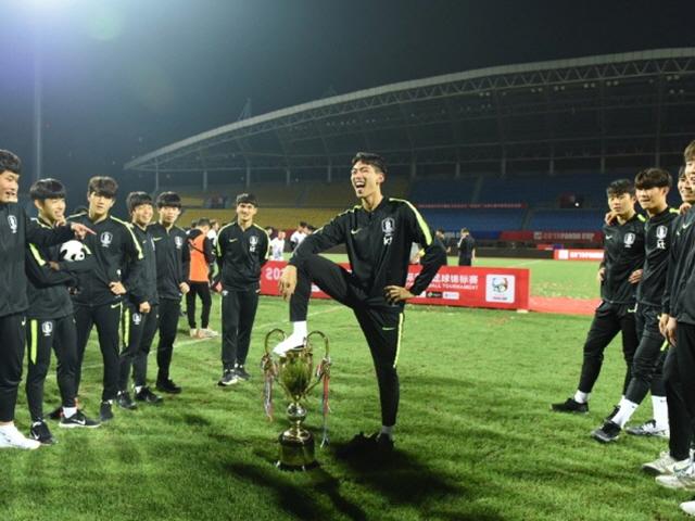 U-18 <strong>축구</strong> <strong>대표팀</strong>, 중국 판다컵 우승 뒤 모욕 세리머니로 논란…중국에 사과