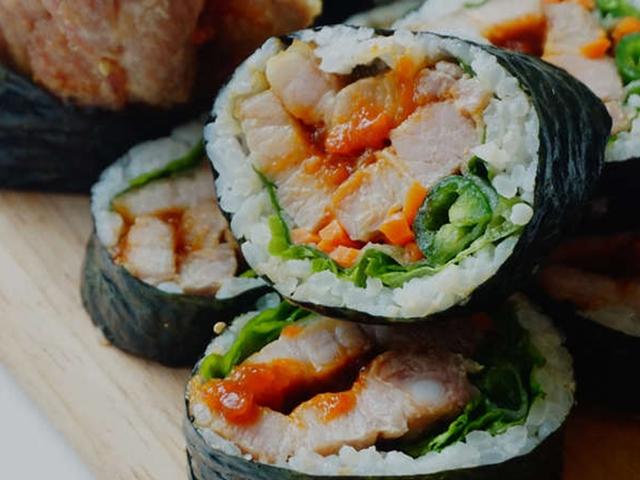 두 줄이라 두 배로 맛있다! 더블<strong>삼겹살</strong><strong>김밥</strong>