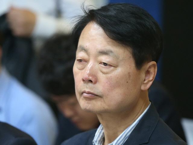 민경욱 진화 중 <strong>한선교</strong> "걸레질" 기름 부어...황교안 '경고' 무색