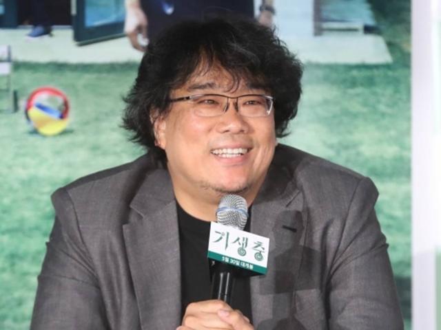 "여배우 협의<strong>없이</strong> 가슴을..." 봉준호 '젠더 감수성' 도마