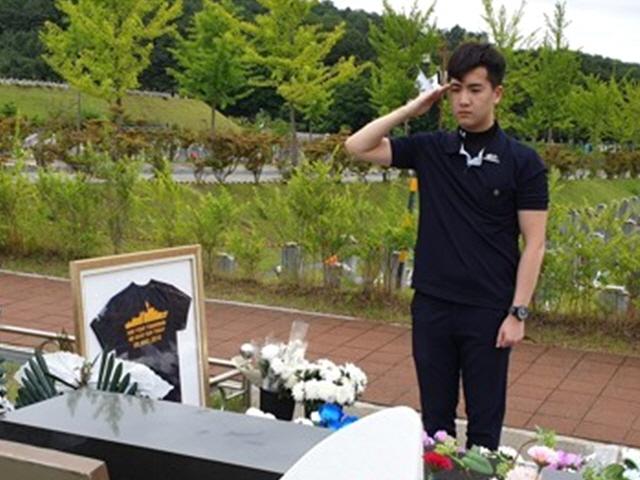 고3학생, '<strong>천안함</strong> <strong>추모</strong>' <strong>티셔츠</strong> 팔아 유족 위해 1천만원 기부