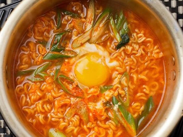 며느리에게도 비밀로 했던 라면 '더 맛있게' 끓이는 꿀팁 공개