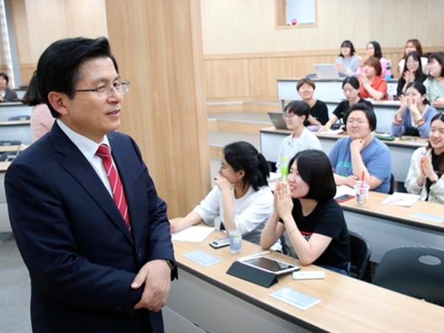 "스펙 없어도 대기업 가"…황교안 <strong>강연</strong> 주인공, 알고보니 아들