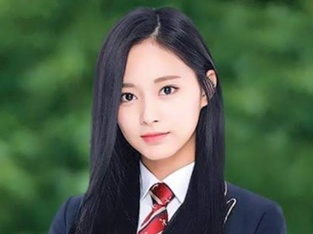 누가 봐도 너무 눈에 띄어... 어느 고등학교의 99년생 <strong>졸업사진</strong>