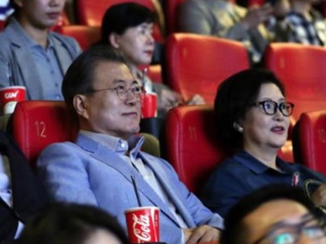 <strong>문재인</strong> <strong>대통령</strong>, ‘기생충’ 관람…김정숙 여사-노영민 비서실장 동석