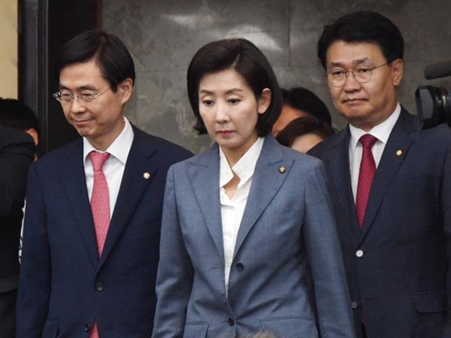 “협상 맡겨도 되나”…입지 좁아진 나경원