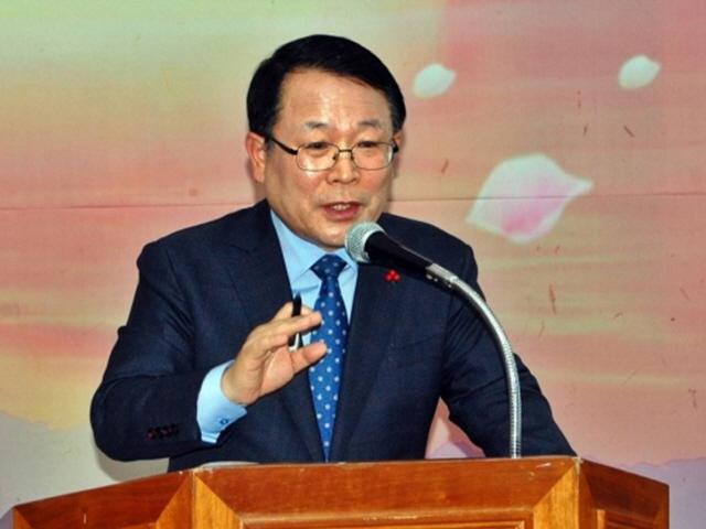 익산시장 페이스북은 싸움판… "잡종 발언이 왜 기분 나쁘냐?"