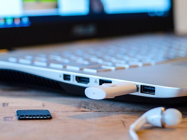 무심코 꽂은 <strong>USB</strong>, 하루만에 3000억원 날려