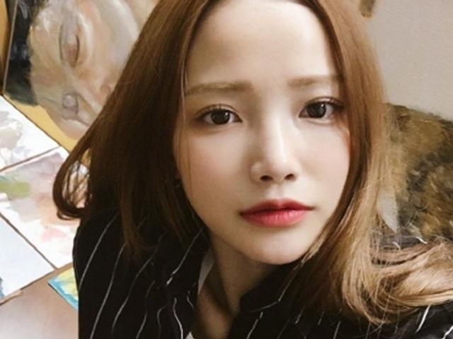 하연수의 무표정 : 언제나 웃기만을 강요하는 세상 앞에서