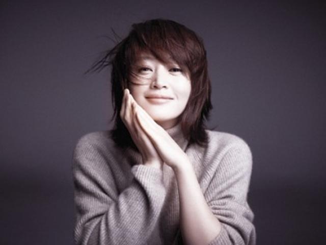 “김혜수, 모친 빚 갚느라 허름한 <strong>아파트</strong> 월세 살기도…거의 모든 <strong>재산</strong> 사용”