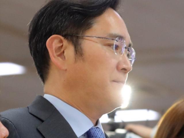 <strong>이재용</strong> 부회장 동분서주...수사 당국은 ‘조이기’
