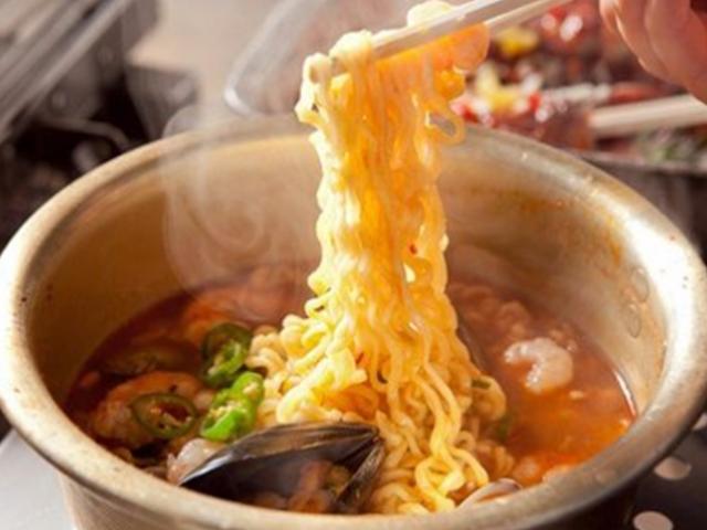 <strong>인스턴트</strong> 라면, 땅기는 대로 먹다간?