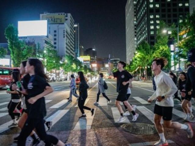 빌딩 숲을 달린다···나는 ‘<strong>러닝</strong> 크루’!