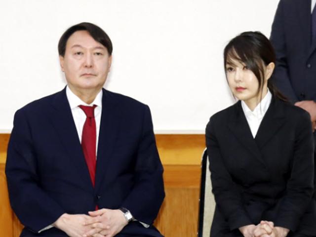 文 대통령 “살아있는 권력도 엄정하게 다뤄달라”