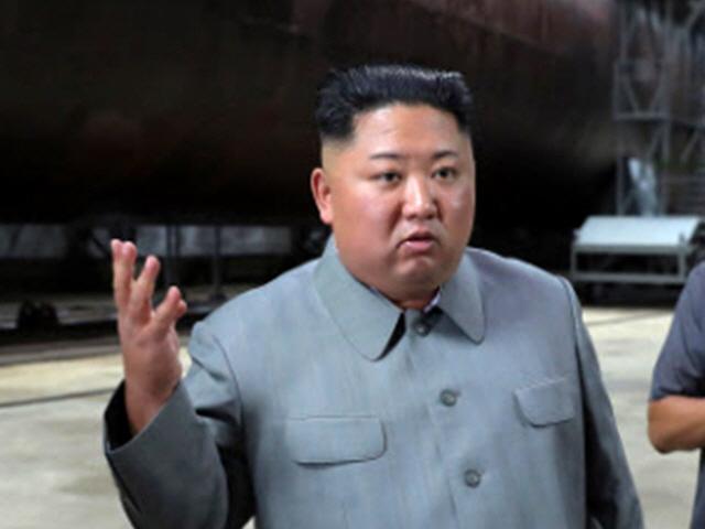 ‘<strong>미사일</strong> 발사’ 김정은 南 맹비난…“앞으로는 평화, 뒤로 군사연습”
