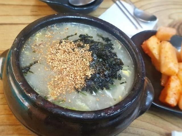 뜨끈한 국물에 쫀득한 식감! <strong>강원도</strong> 감자옹심이 <strong>맛집</strong>