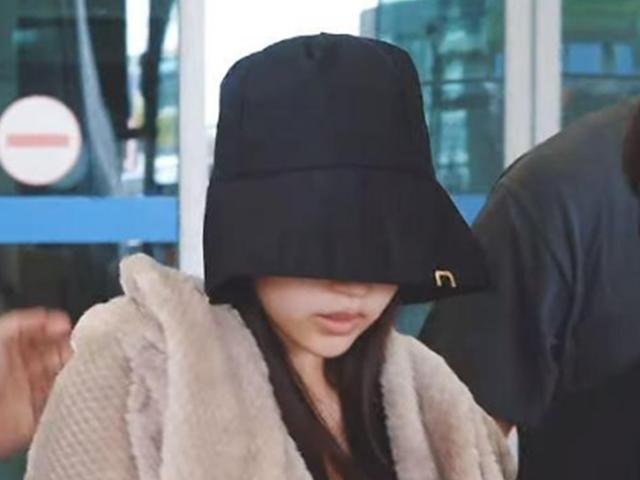 트와이스 <strong>미나</strong> 심리 상태는?…입국 도중 눈물 왈칵