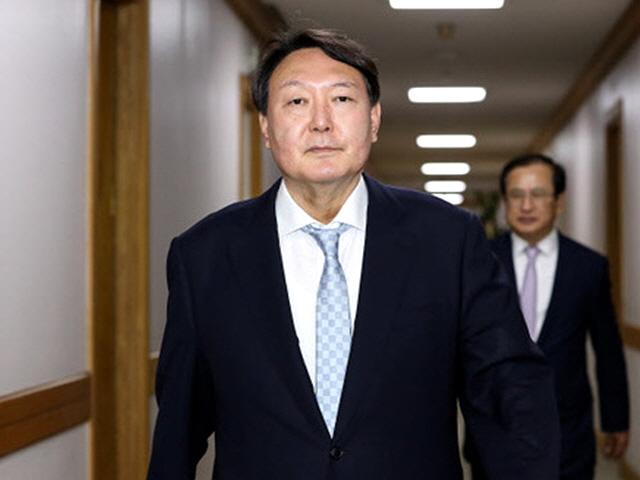 윤석열號 ‘좌천성 인사’ <strong>논란</strong>… 검사 40여명 항의성 줄사퇴