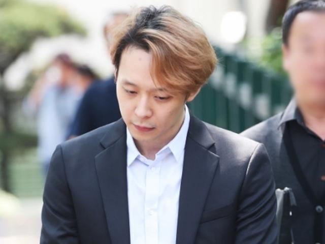 '성폭행 손해배상 피소' <strong>박유천</strong>, 변호인단 전원 사임... 본인은 몰랐다?