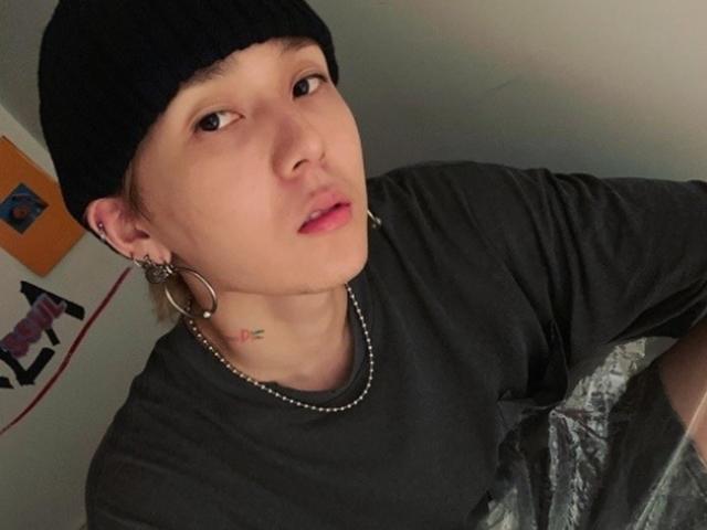 <strong>이던</strong>, 파격적인 <strong>비닐</strong> <strong>바지</strong>..'♥현아'도 놀라겠어